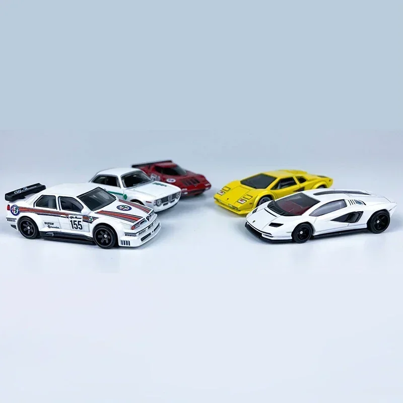 Tapacubos en stock Hot Wheels  - Model Kit Alfa Romeo reseña y precio